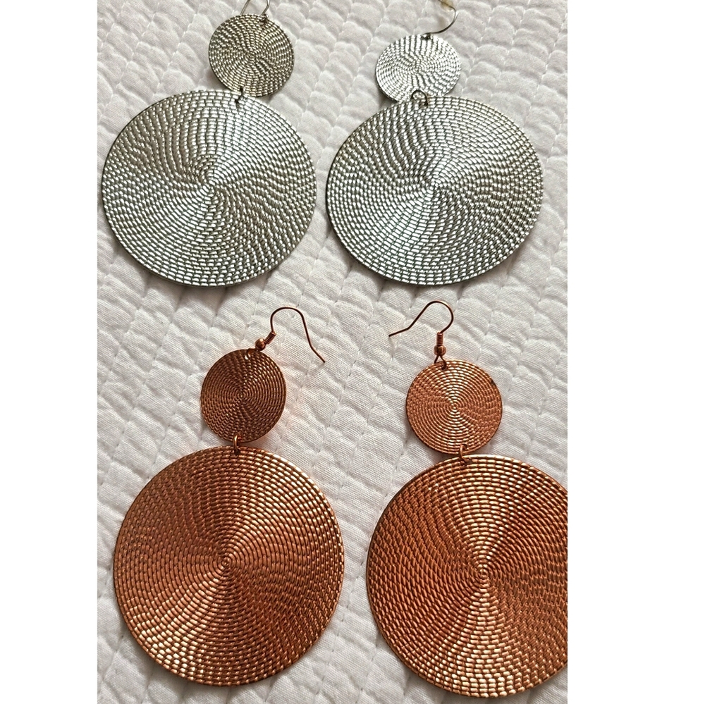 Round earrings. Set of 2